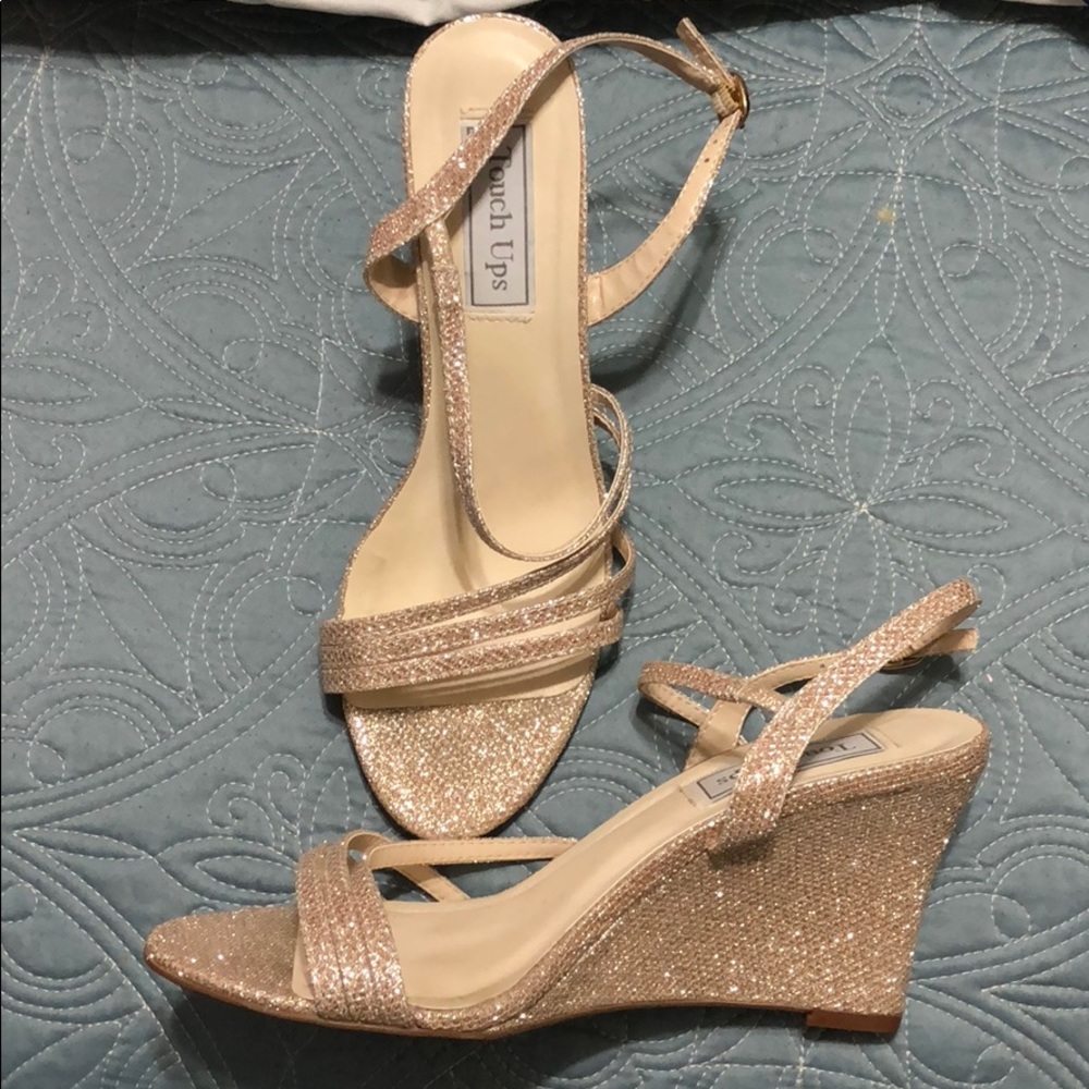 Size 8M Touch up wedges in champagne